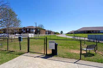 Leash-free pet park at deerfield apartments in florence, al